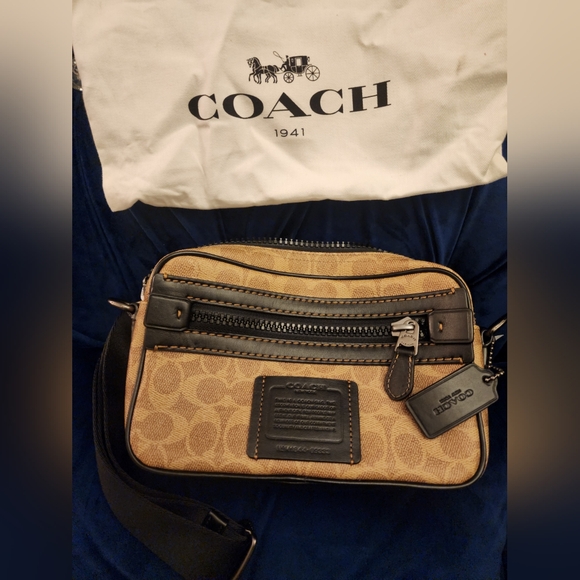 NWOT Coach Academy Crossbody In Signature Canvas - Picture 5 of 10